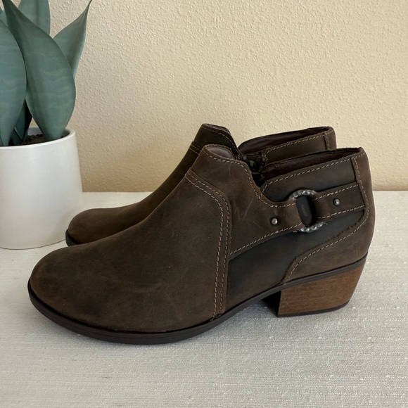 Clarks Brown Nubuck Leather Heeled Ankle Booties - Picture 3 of 11